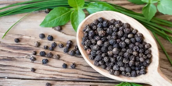 काली मिर्च के फायदे सुनकर आप भी करेंगे इसका इस्तेमाल काली मिर्च के फायदे सुनकर आप भी करेंगे इसका इस्तेमाल