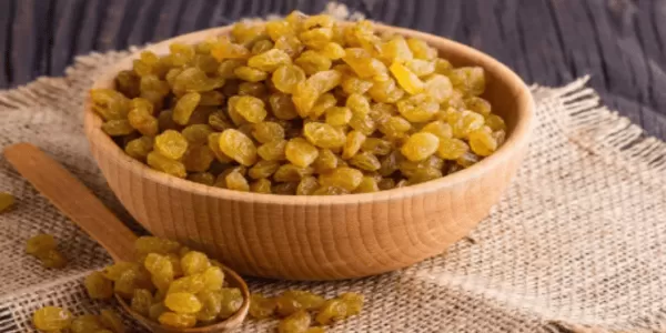किशमिश खाने के सेहत भरे जादू किशमिश खाने के सेहत भरे जादू